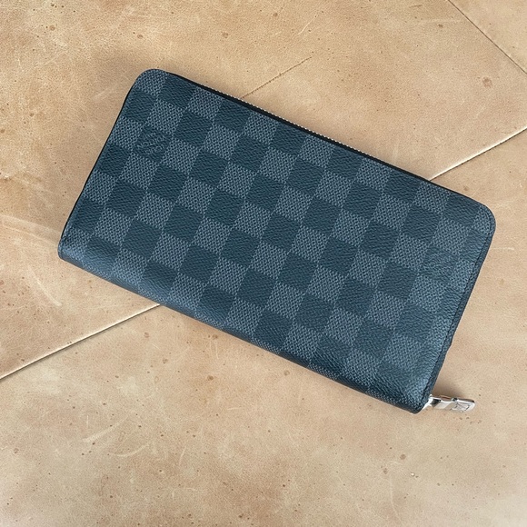 Authentic Louis Vuitton Zippy Wallet - Damier Graphite Canvas - Picture 3 of 6